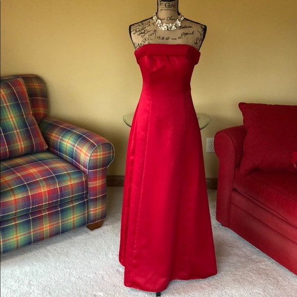De Laru by Sheila Yen Dresses & Skirts - Red evening gown